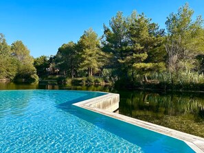 Outdoor pool - VILLA GRIMAUD "DOMAINE LES RESTANQUES" WITH SWIMMING POOL 2 KMS FROM THE BEACHES (Grimaud)