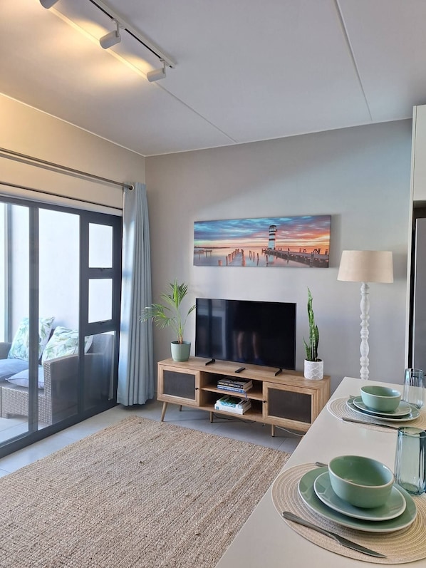 Apartment, 1 Bedroom, Patio | Living room