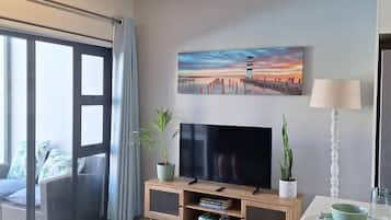 Apartment, 1 Bedroom, Patio | Living room