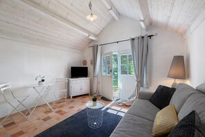 Televisión y chimenea 