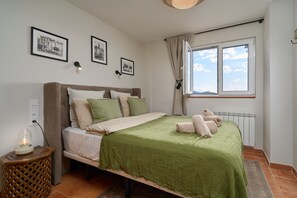 4 habitaciones, tabla de planchar con plancha, wifi y ropa de cama 