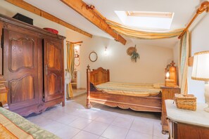 4 chambres, fer et planche à repasser, Wi-Fi, draps fournis