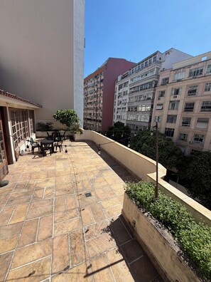 Outdoor dining - Lovely Copacabana Beach 5-bedroom Penthouse in vibrant Rio de Janeiro (Rio de Janeiro)