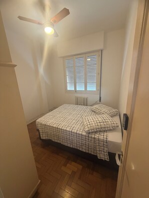 5 makuuhuonetta, silitysrauta/-lauta, ilmainen Wi-Fi, vuodevaatteet