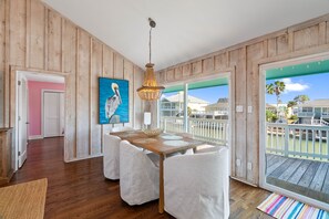 Dining - Cozy Canal Casita with Coastal Vibes & Water Views (Rockport)