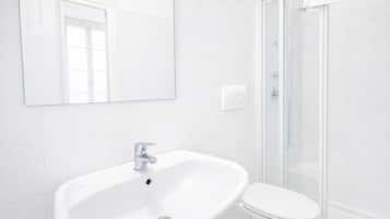 Classic Apartment | Bathroom