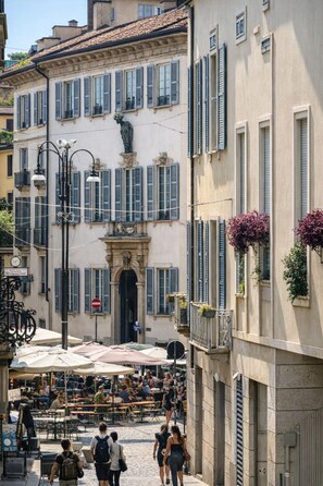 Miscellaneous - dHomes - Apartments and Rooms - Room 101 (Milan)