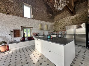 Private kitchen - Yourte Lune - Château de Dompierre (Dompierre-les-Églises)
