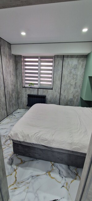1 chambre, fer et planche à repasser, accès au Wi-Fi (inclus)