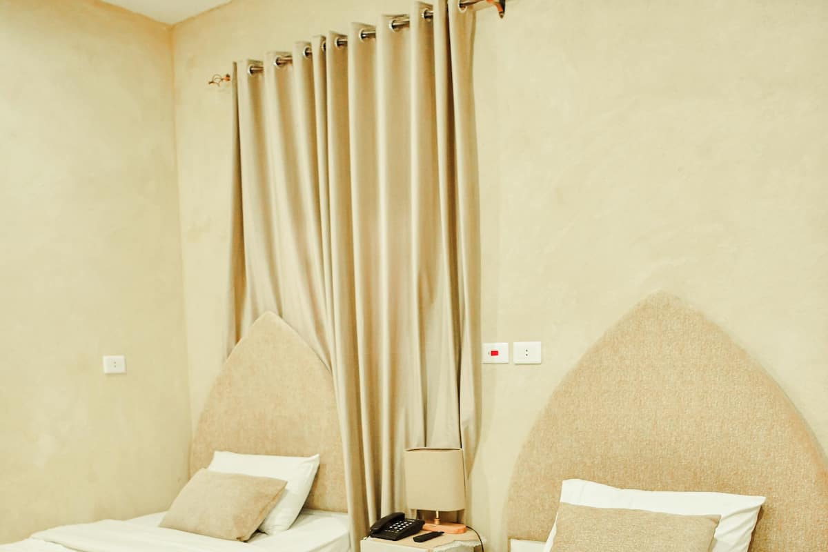 双人房, 部分湖景