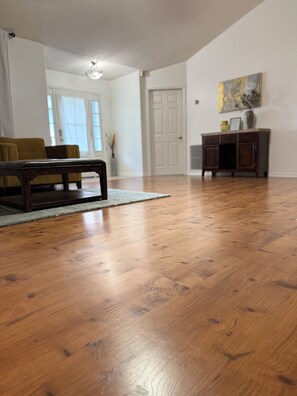 Interior - Cozy 2-bedroom house in fabulous Ocoee with AC (Ocoee)