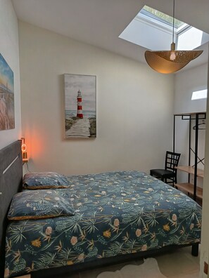 Iron/ironing board, Internet, bed sheets - Quiet cocoon 1★ with private terrace - at the gateway to La Rochelle & Île de Ré (L'Houmeau)