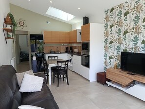 Living area - Quiet cocoon 1★ with private terrace - at the gateway to La Rochelle & Île de Ré (L'Houmeau)