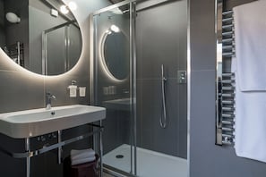Grand Apartment | Bathroom