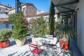 Deluxe Apartment | Outdoor dining