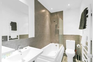 Shower, hair dryer, towels, shampoo - Spacious 2BED Chalet Near Sidmouth - Sleeps 6 (Sidmouth)