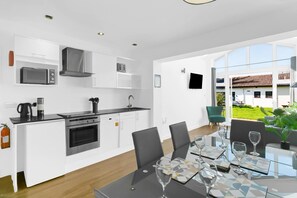 Fridge, microwave, oven, stovetop - Spacious 2BED Chalet Near Sidmouth - Sleeps 6 (Sidmouth)