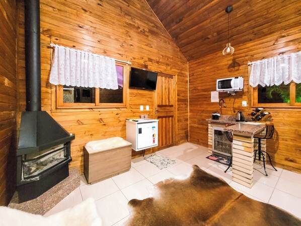Deluxe Cabin, Lanai | Interior