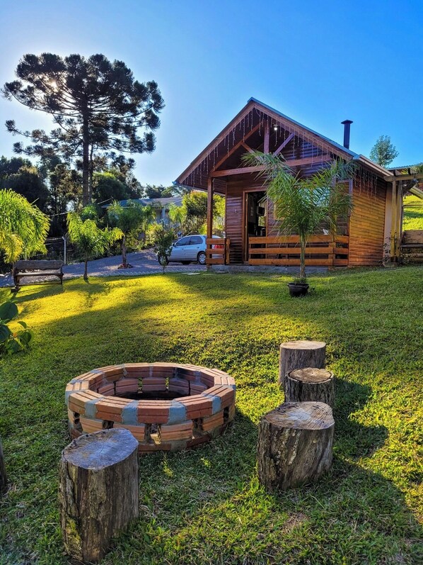 Deluxe Cabin, Lanai | Free WiFi