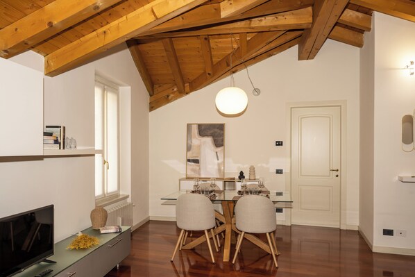 Dining - 5 minutes from Lake Iseo Apartment Liberty (Lovere)