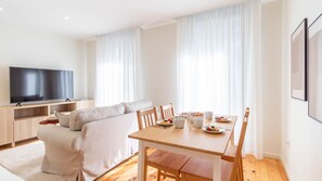 Interior - Cozy Studio in Cedofeita by LovelyStay (Porto)