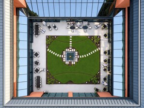 A rooftop terrace with a central pool, surrounded by seating areas and a landscaped garden. - Crowne Plaza Istanbul Zeytinburnu By Ihg (Istanbul)