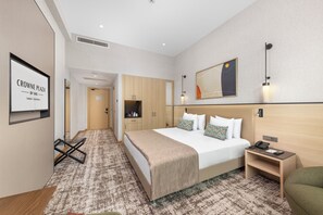 Premium bedding, Tempur-Pedic beds, minibar, in-room safe - Crowne Plaza Istanbul Zeytinburnu By Ihg (Istanbul)
