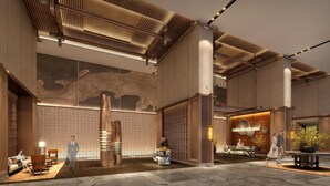 A spacious lobby with high ceilings, a reception desk, seating area, and a reception counter. - Hualuxe Guiyang Financial City (Guiyang)