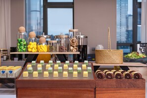 Free daily buffet breakfast