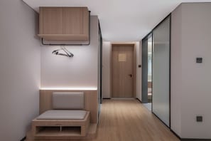 1 King And 1 Single Standard - Holiday Inn Express Guiyang Guanshanhu By Ihg (Guiyang)