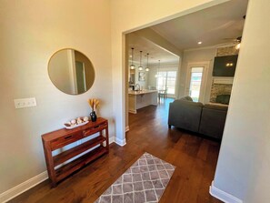 Interior - Modern Retreat on Gillian (Tyler)