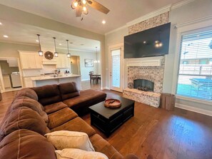 TV - Modern Retreat on Gillian (Tyler)