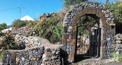 Country House 'Los Pasos Grandes' with Sea Views, Private Terrace and Wi-Fi