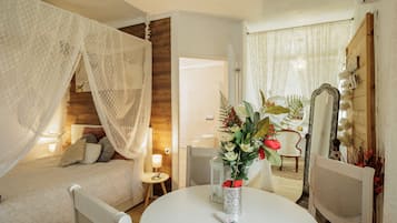 5 bedrooms, iron/ironing board, WiFi, bed sheets