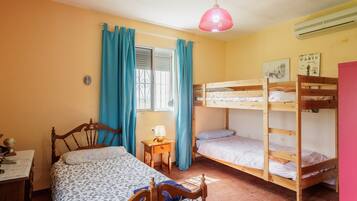 5 chambres, fer et planche Ă repasser, Wi-Fi, draps fournis