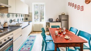 Kühlschrank, Mikrowelle, Ofen, Geschirrspüler