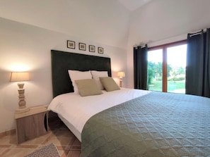 1 bedroom, iron/ironing board, bed sheets - Holiday Home “Gîte Le Clos aux Cerises” (Eu)