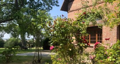 Holiday Home 'Gîte Les Pommiers - Calme Et Nature' with Private Garden