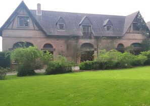 Exterior - Holiday Home 'Gîte Les Pommiers - Calme Et Nature' with Private Garden (Eu)