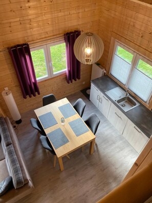 Dining - Holiday Home at Harkebrügger See: Lake View, Private Terrace & Wi-Fi (Barßel)