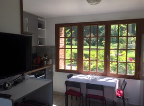 Refrigerador, microondas, horno, placa de cocina
