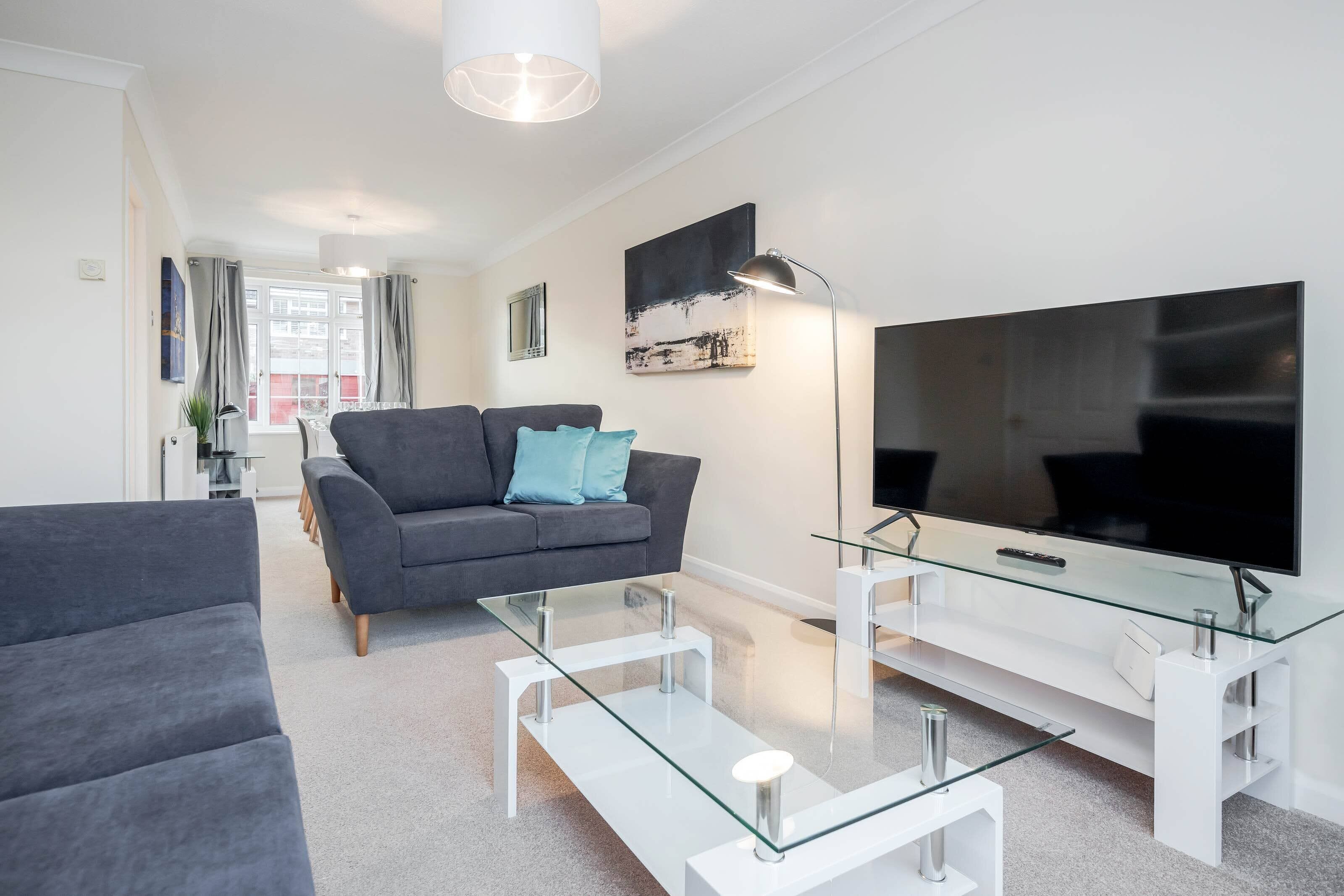 Family House, Patio | Living area | 42-inch Smart TV with digital channels, Netflix, streaming services