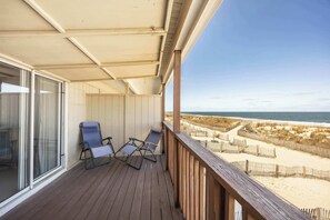 Terrace/patio - Ocean / Beachfront 71st/ 4BR/ Pool /Sleeps 11 (Ocean City)