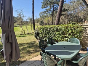 Outdoor dining - Le Cottage du Green – 300 m from the Beach – Conciergerieland (Moliets-et-Maa)