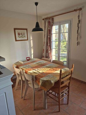 Dining - Le Cottage du Green – 300 m from the Beach – Conciergerieland (Moliets-et-Maa)