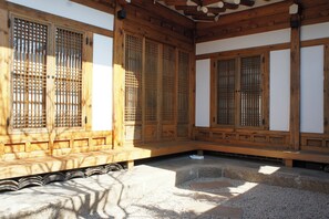Exterior - Korea Premium Hanok Villa with Jacuzzi in Bukchon near Gyeongbokgung·Gwanghwamun (Seoul)