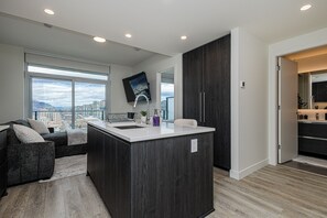 Interior - Modern 1-bedroom condo on Water St in downtown Kelowna, steps to the beach and park. Lake views, plus pool, sauna, steam room, gym, yoga studio, golf simulator & wine room. Walk to dining, shops & trails—perfect for a relaxing stay. (Kelowna)
