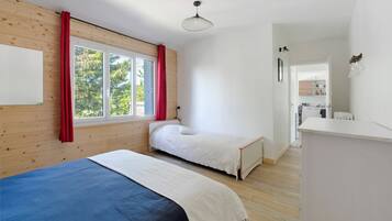 2 bedrooms, WiFi, bed sheets