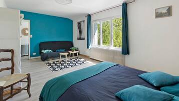 2 bedrooms, WiFi, bed sheets