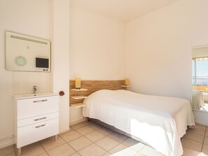 Room - Port de La Gavine by Interhome (Hyères)